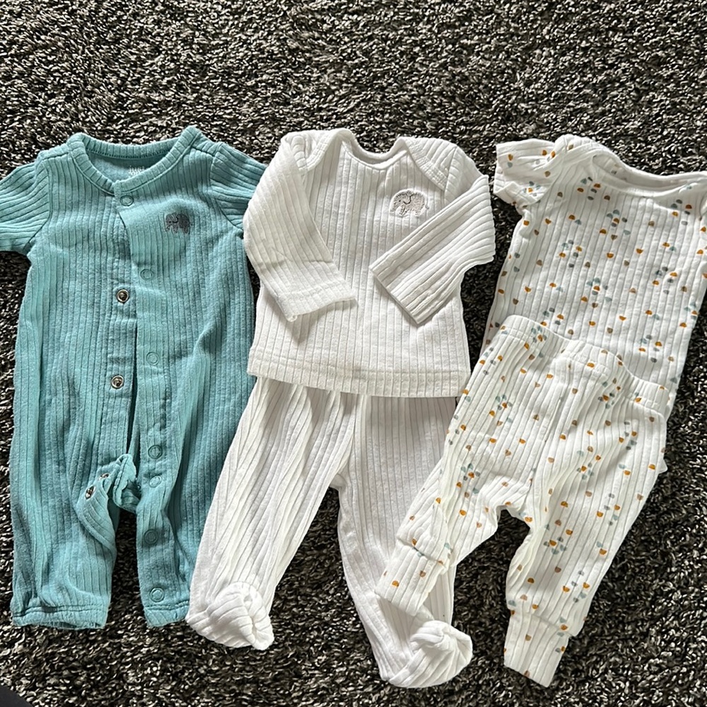 Ribbed Premie Outfits